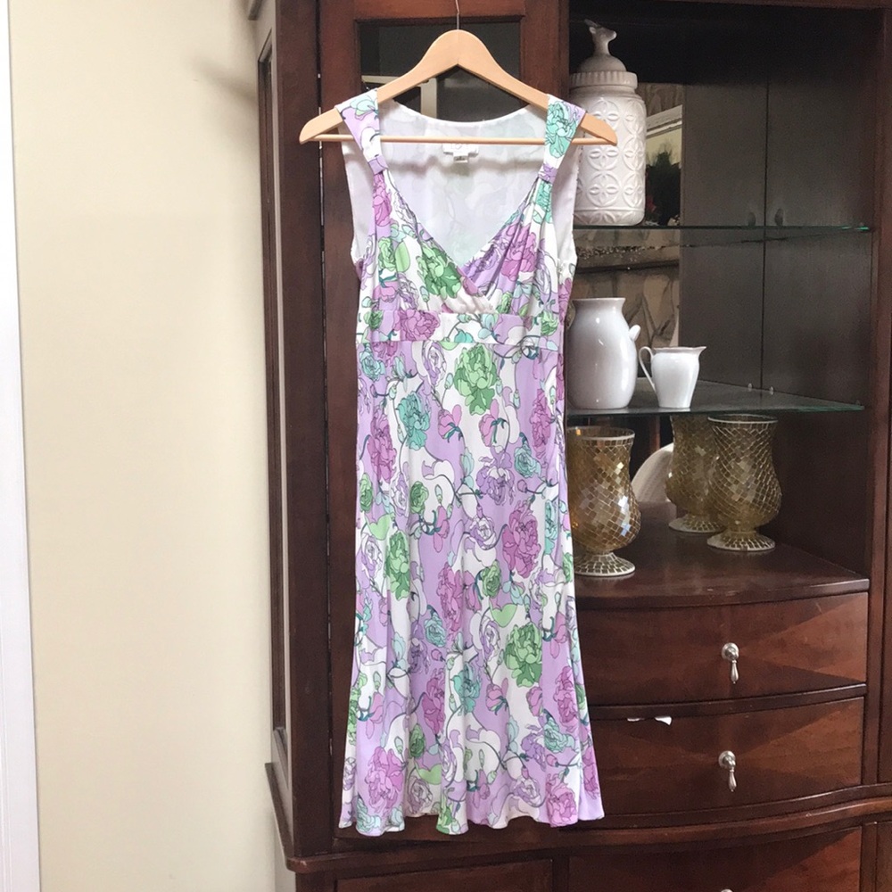Pretty and flattering Spring dress.